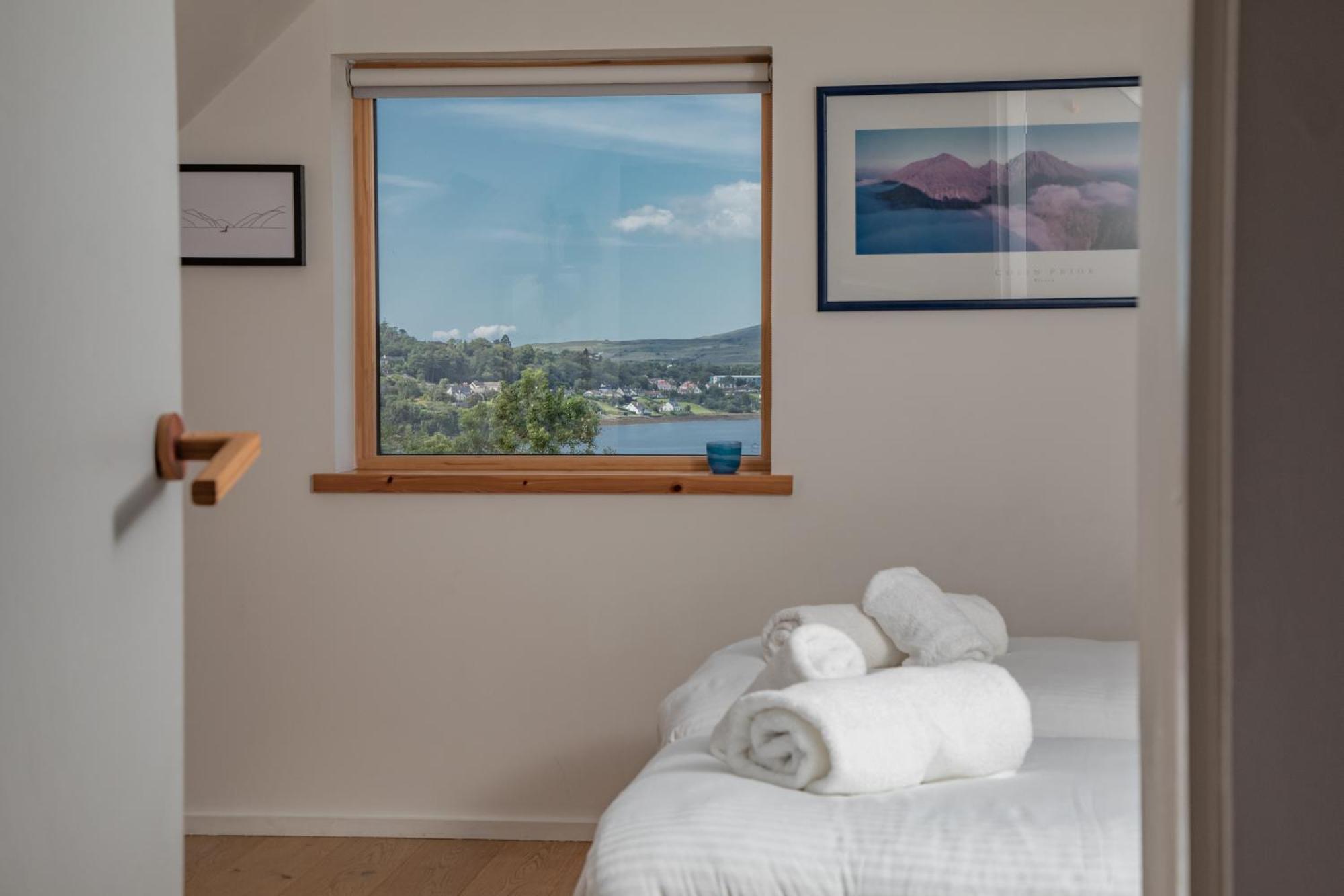 Cuillrigh - Luxury House, Loch & Mountain Views Villa พอทรี ภายนอก รูปภาพ